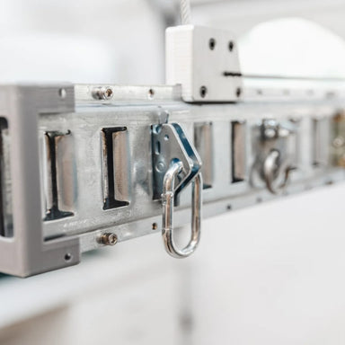 AuxxLift Carabiner Detailed