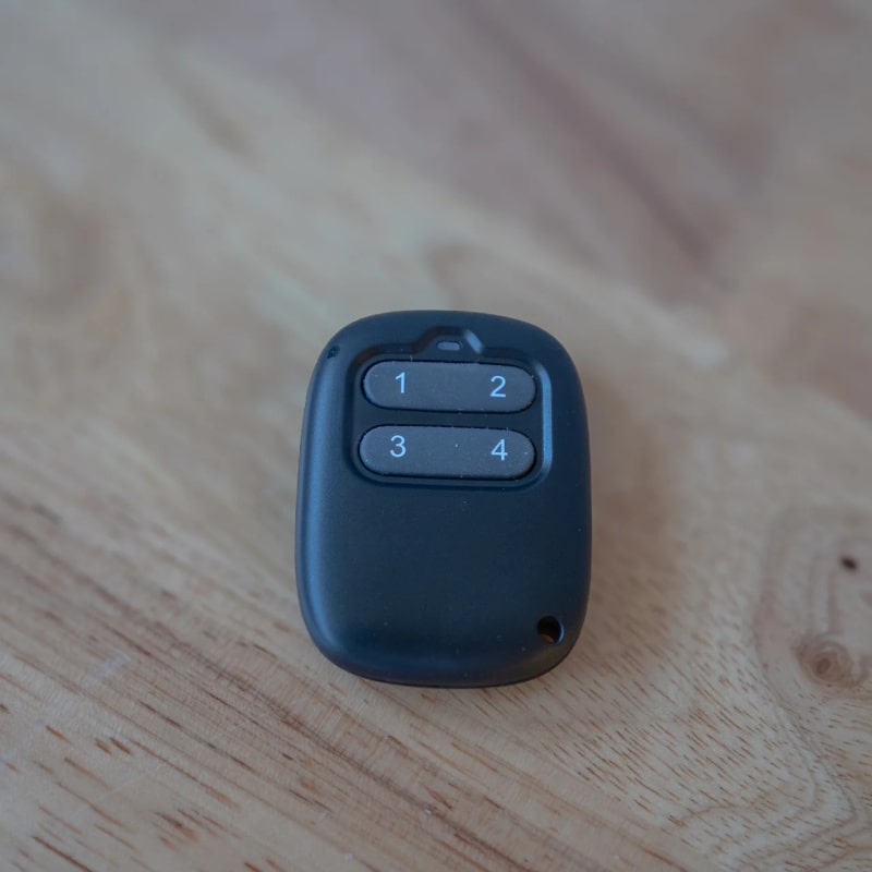Auxx Lift Remote table