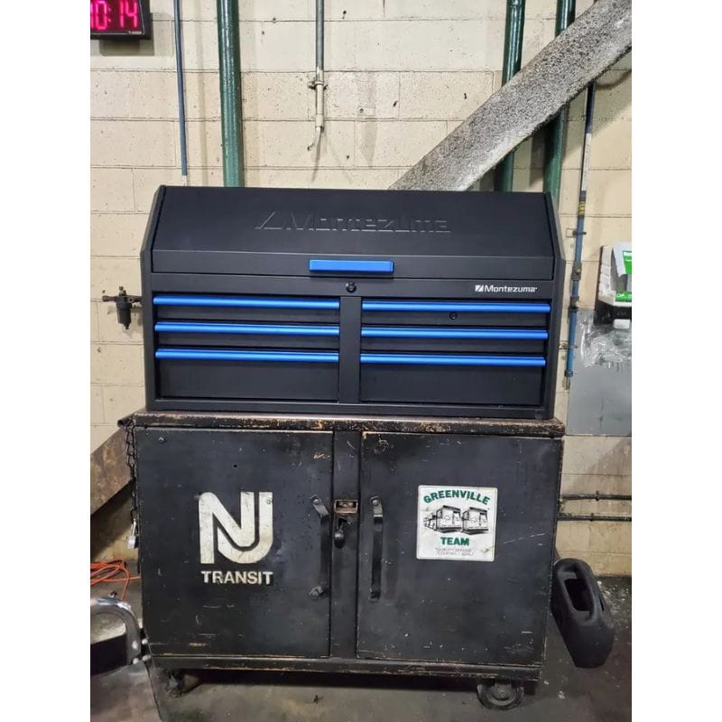 montezuma 46 x 24 in 17 drawer tool chest cabinet combo